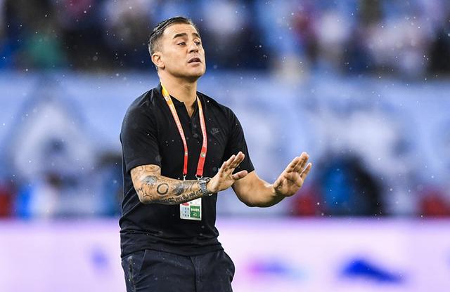  甘冈老帅运筹帷幄决胜，临场换人改变战局走势