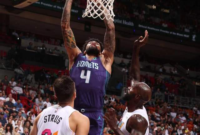  锡安复出空砍三十五分鹈鹕不敌开拓者