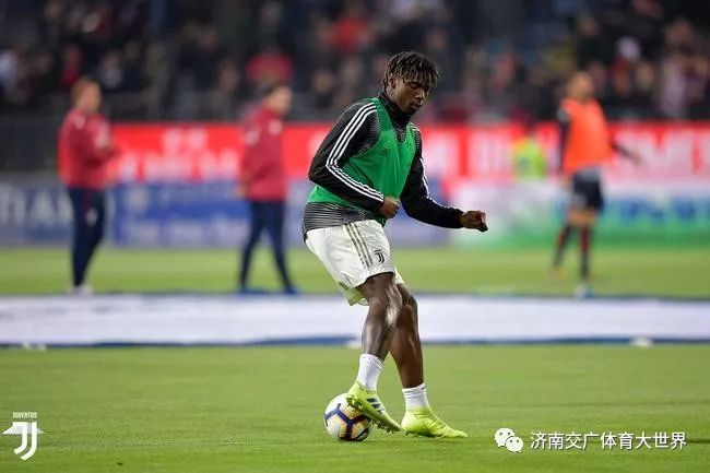  尤文图斯定位球战术奏效，基耶利尼头槌破门